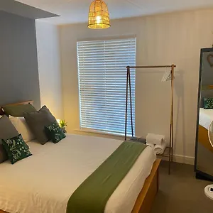 Trendy Centre Hull Sleeps 2 Or 4 With Free Secure Parking Traveller Award 2023 Kingston upon Hull